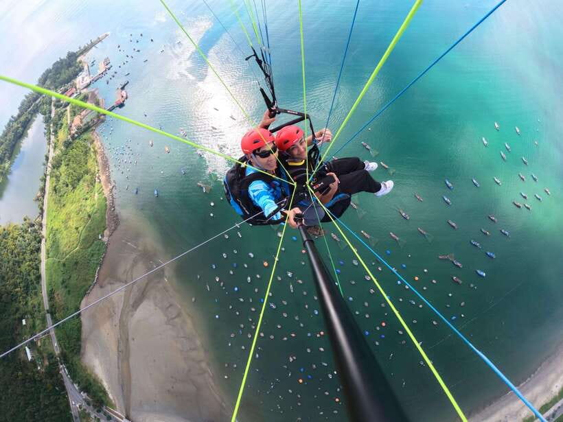 Da Nang Private paragliding experience on Monkey Mountain - The 20-minute climb up Monkey Mountain