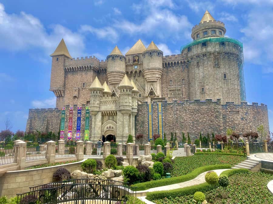 Danang: Golden Bridge by Private Car or Bus w hotel pickup - Who should book this experience?