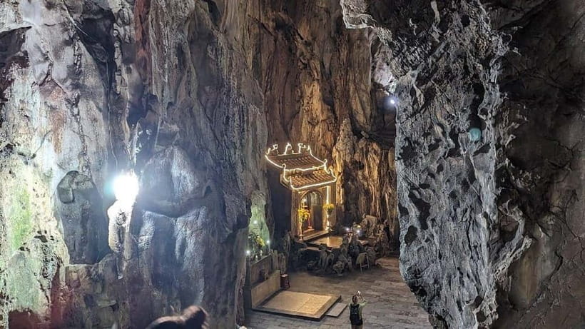 DaNang/HA: Lady Buddha, Marble Mountain & Am Phu Caves Tour - What the guides add to the experience