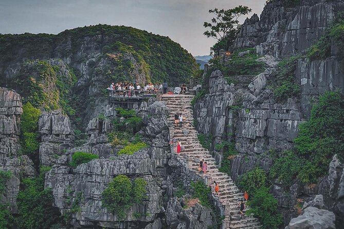 Day Trip from Hanoi to Ninh Binh Hoa Lu, Trang An, and Mua Cave - Hoa Lu and the Dinh and Le temples