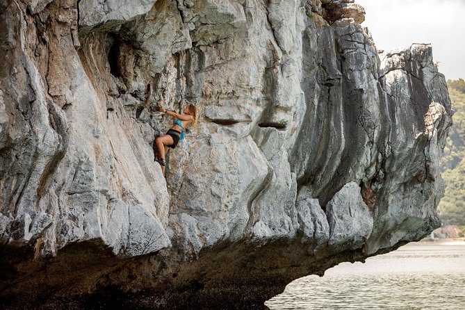 Deep Water Solo - Meeting in Cat Ba and Setting Out by Basket Boat