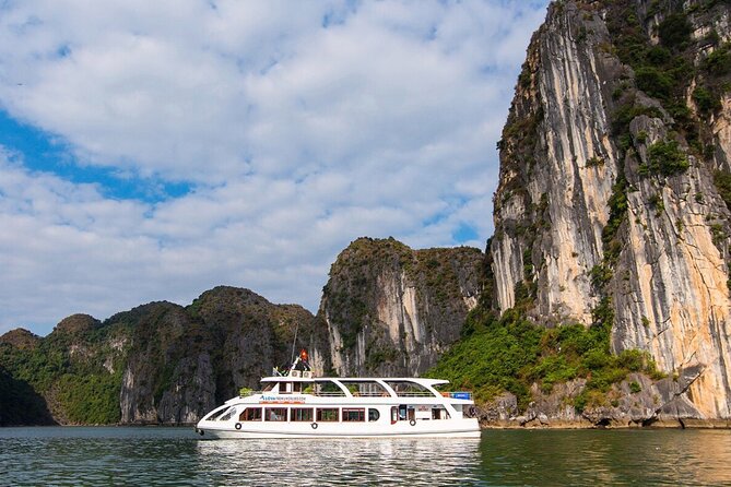 DELUXE Halong Cruise 1 Day Tour From Hanoi - Daily Operated - Boarding the modern boat at Tuan Chau