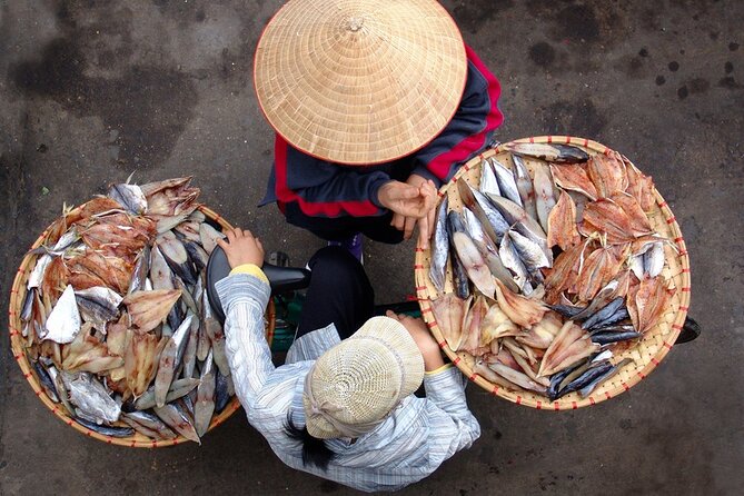 Eat Like a Local: Hanoi Street Food Adventure - Dong Xuan Market: fruit, seafood, and a proper introduction