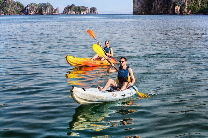 Emeraude Cruise 2 days 1 night Ha Long Bay Tour - Day one begins with the bay opening around you