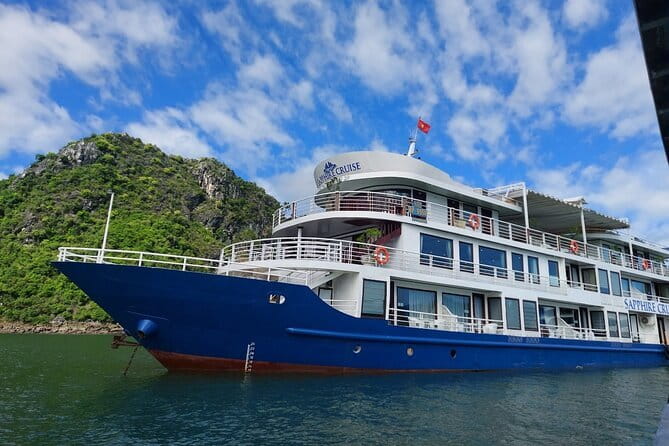Emeraude Cruise 2 days 1 night Ha Long Bay Tour - The return cruise past Ha Long Bay icons