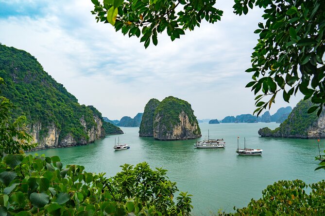 Emperor Cruise Halong: 3 Days 2 Nights Hideaway - Day one: caves, water, and a formal start
