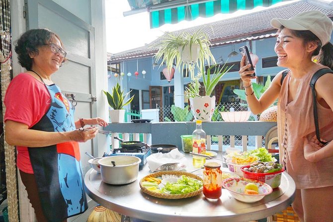 Evening Walking Food Tour, folk game and lantern boat - The 15-minute lantern boat ride