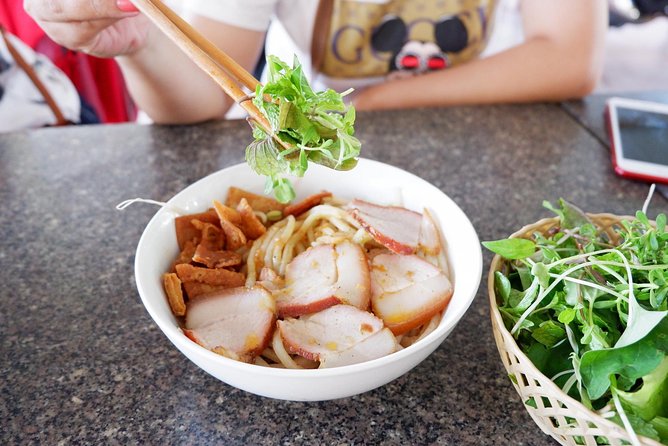 Evening Walking Food Tour, folk game and lantern boat - Dietary needs and comfort