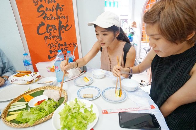 Evening Walking Food Tour, folk game and lantern boat - The opening plates: white rose dumplings and Hoi An flavors