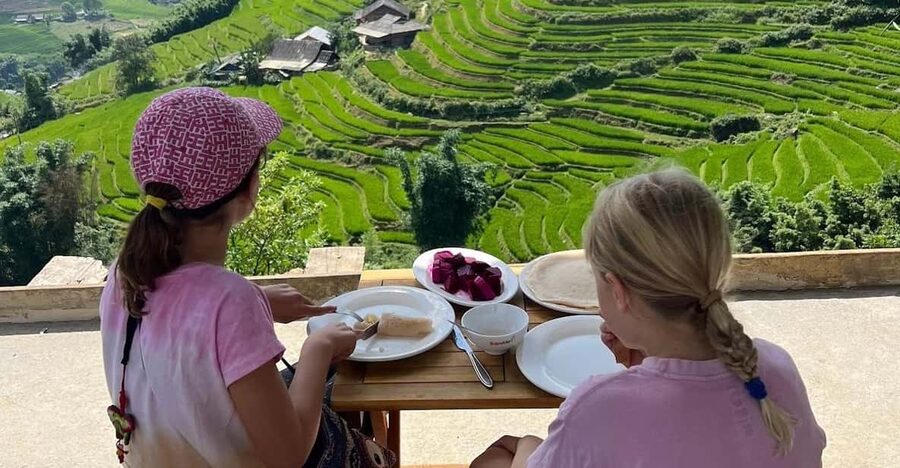 EXPLORE SAPA: 2D1N TREKKING & HMONG CULTURE WITH DINH - Lunch with a Hmong family near Lao Chai