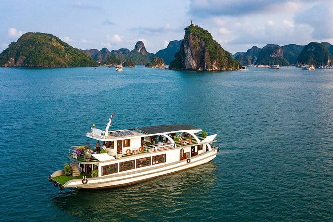 Fast Track VIP Service Noi Bai Airport (Hanoi - Vietnam) - The strongest part: calm, personal assistance