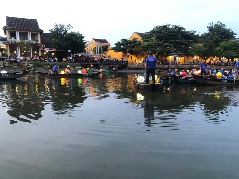 From Da Nang: Hoi An Old Town Tour, Night Market & Boat Ride - The night market and souvenir time