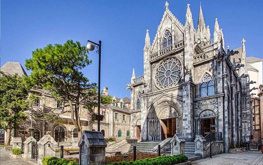 From Da Nang or Hoi An: Ba Na Hills Golden Bridge Tour - Why a guide helps at Ba Na Hills