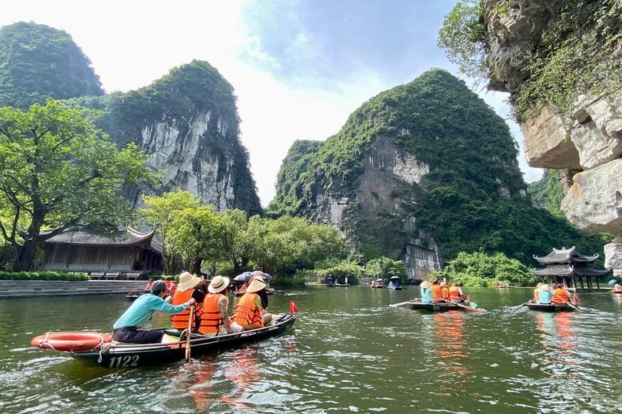 From Hanoi: 1-Day Private Car to Incense Village & Ninh Binh - 7:30 pickup and the ride south