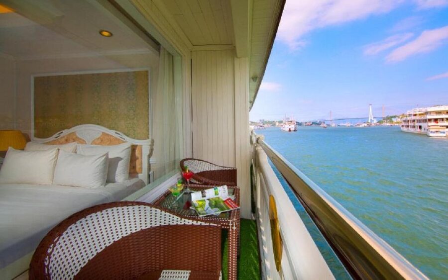 From Hanoi: 2-Day Bai Tu Long Bay Luxury Cruise with Jacuzzi - Who will enjoy this cruise most