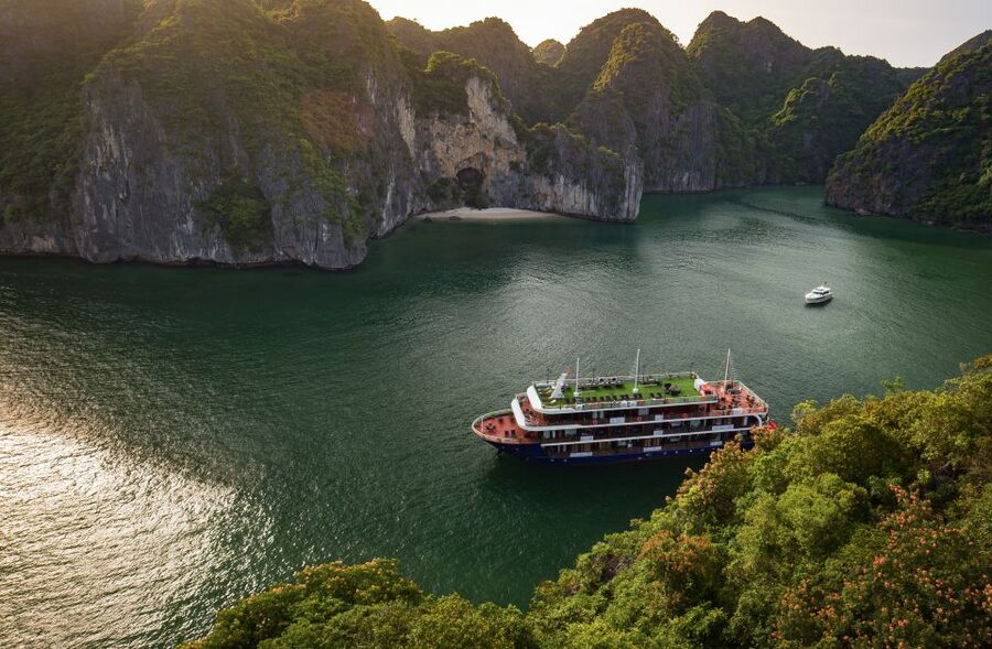 From Hanoi: 2-Day Halong and Lan Ha Bay La Pandora Cruise - The early morning trip to Dark and Bright Cave