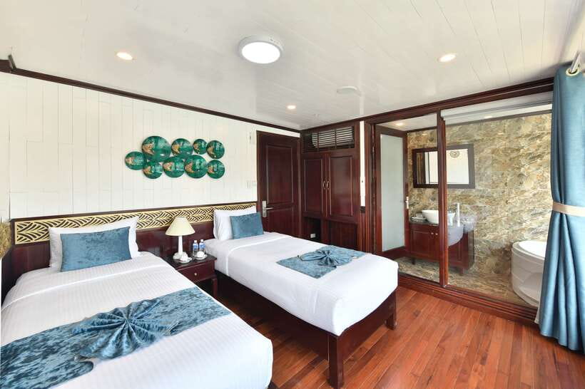 From Hanoi: 2-Day Halong Sapphire Cruise with Balcony Cabin - Brunch and the ride back to Hanoi