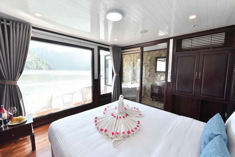 From Hanoi: 2-Day Halong Sapphire Cruise with Balcony Cabin - Why an overnight cruise works better than a quick bay visit