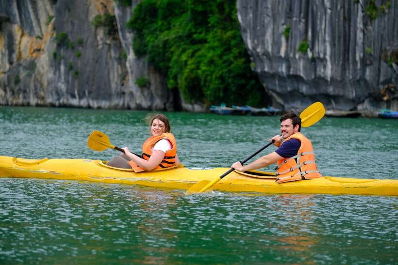 From Hanoi: 2-Day Halong Sapphire Cruise with Balcony Cabin - Lunch with the first views of the bay