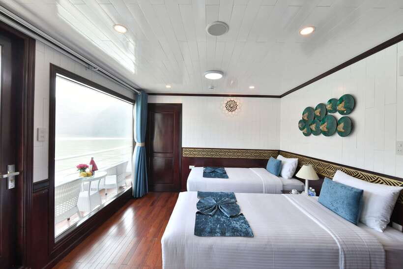 From Hanoi: 2-Day Halong Sapphire Cruise with Balcony Cabin - Swimming in open water instead of a crowded beach