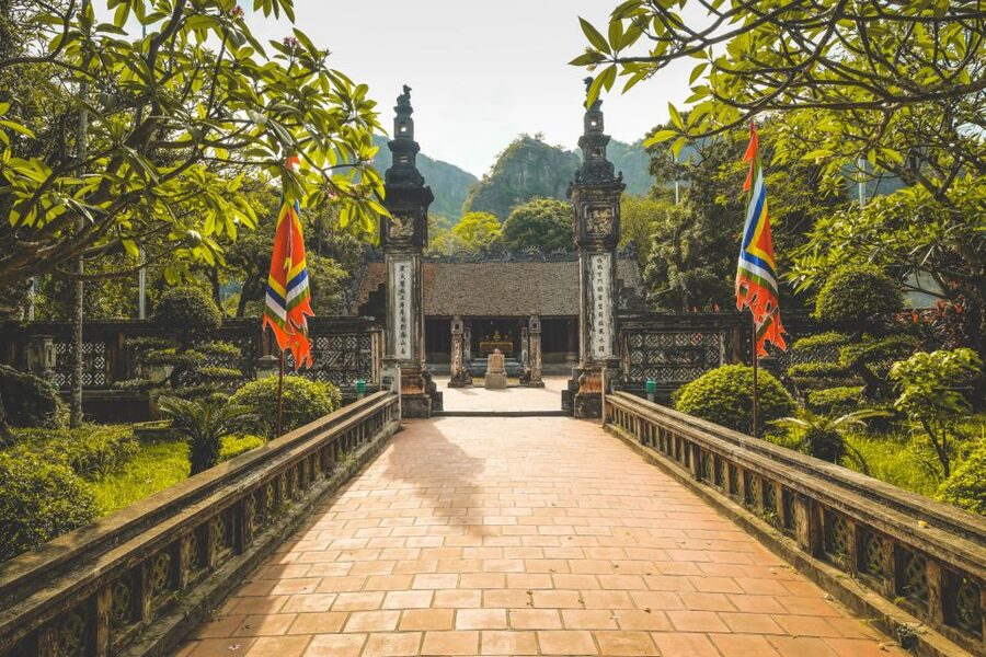 From Hanoi: 2-Day Ninh Binh Tour with Accommodation & Meals - Hoa Lu and Vietnam’s tenth-century capital