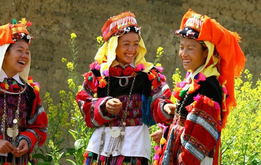 From Hanoi: 2-Day Overnight Sapa Tour by Limousine - The guides make or break the walk