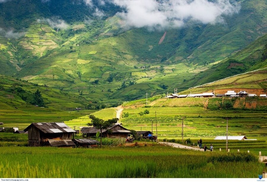 From Hanoi: 2-Day Sapa Trekking Trip with Homestay & Meals - Walking from Y Linh Ho toward Lao Chai and Ta Van