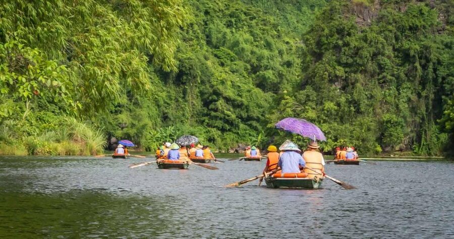From Hanoi: 3-Day Luxury Tour Ninh Binh & Ha Long Bay Cruise - Sunset, dinner, and the question of cabin noise