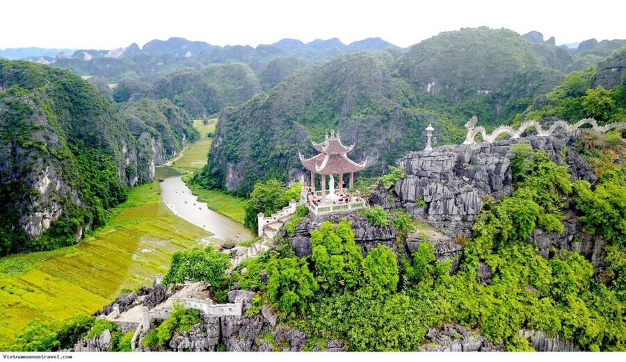 From Hanoi: 3-Day Luxury Tour Ninh Binh & Ha Long Bay Cruise - Day three: Dark and Bright Cave and the floating lagoon