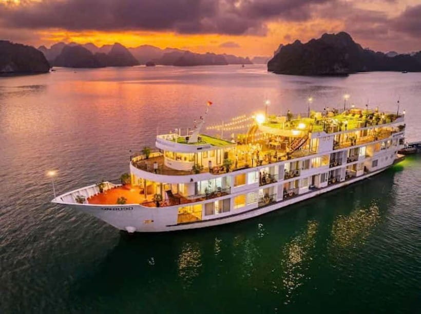 From Hanoi : 4-day Ninh Binh-Halong Bay Cruise with Balcony - The big appeal: Vietnam’s two limestone icons