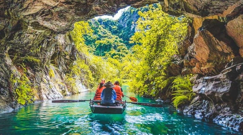 From Hanoi : 4-day Ninh Binh-Halong Bay Cruise with Balcony - Day 3: From countryside to a Halong Bay balcony
