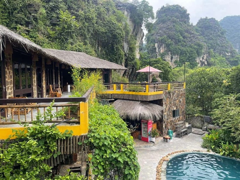 From Hanoi : 4-day Ninh Binh-Halong Bay Cruise with Balcony - Day 1: Hoa Lu, Trang An, and the Mua Cave climb