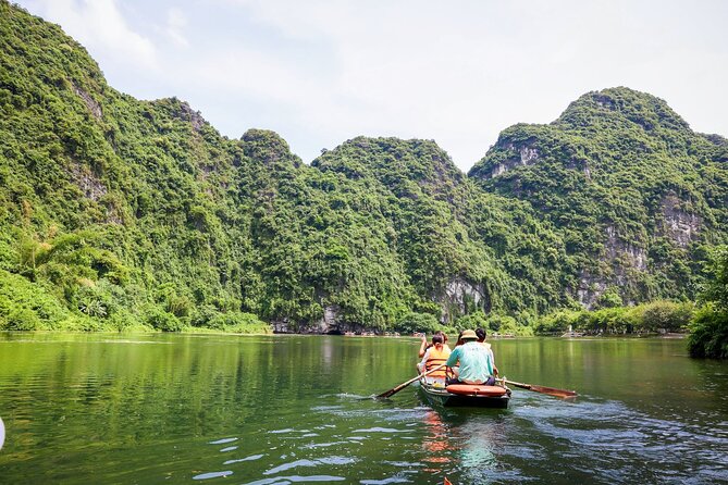 From Hanoi: Bai Dinh Trang An Adventure Day Tour - Bai Dinh Pagoda: two hours among Vietnam’s largest Buddhist complex