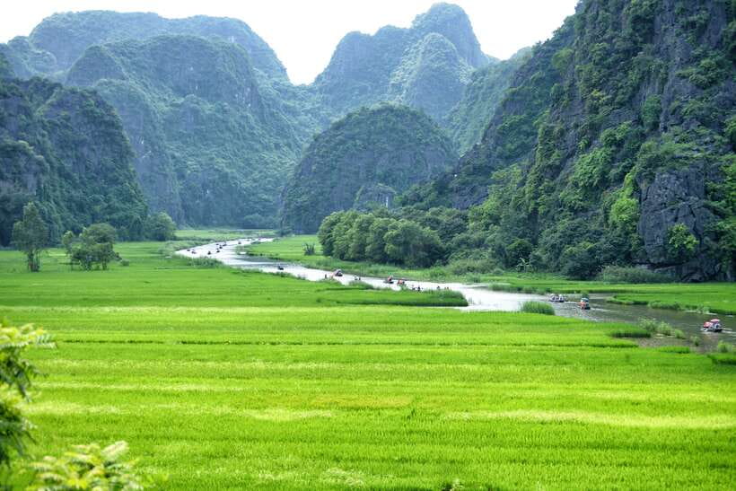 From Hanoi: Full-Day Ninh Binh Highlights Small Group Tour - Mua Cave and the 500-step climb