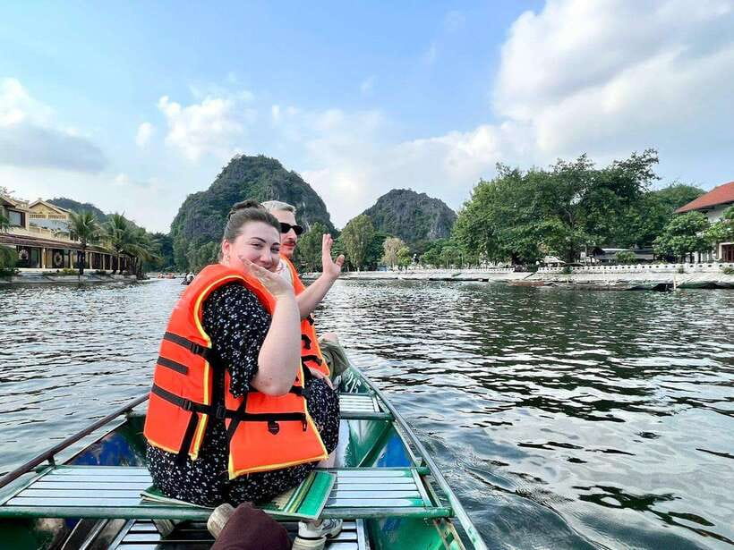 From Hanoi: Full-Day Ninh Binh Highlights Small Group Tour - Riverside lunch beside Tam Coc