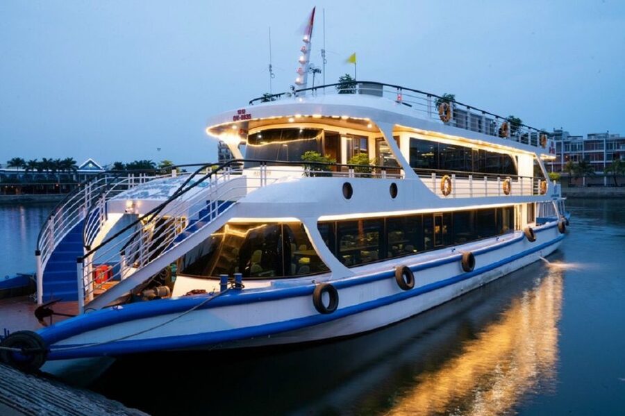 From Hanoi: Ha Long Bay Luxury Cruise Day Tour with Jacuzzi - Cruising past Dog Rock, Duck Rock, and Thumb Rock