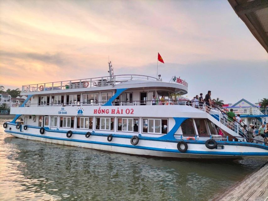 From Hanoi: Halong Bay Day Trip w/ Cave, Island & Kayak - The sunset party and return cruise