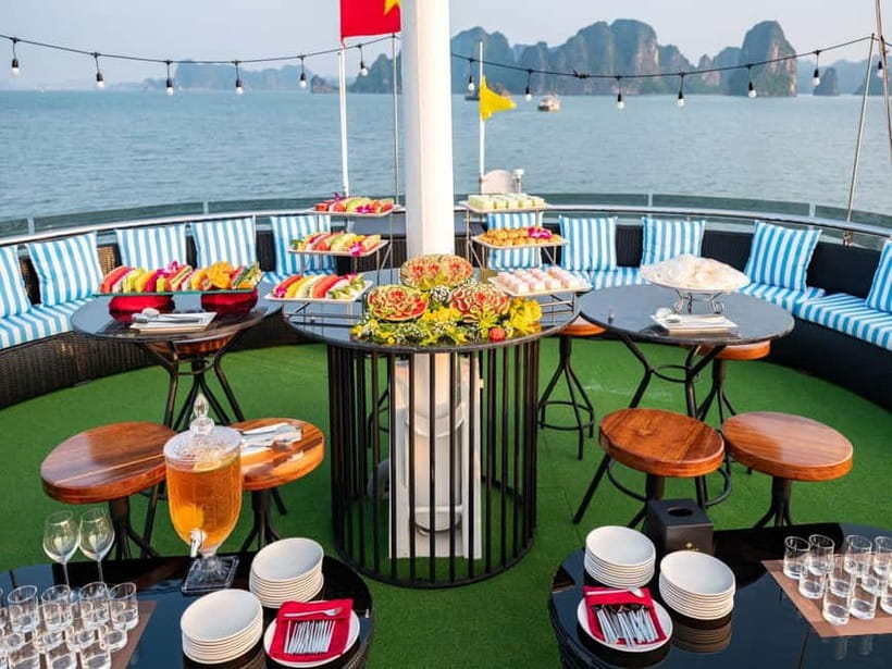 From Hanoi: Halong bay Luxury tour on 5 star cruise - Kayaking or bamboo boat through Luon Cave