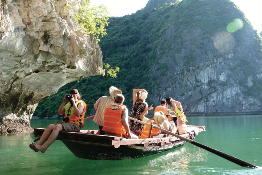 From Hanoi: Halong day trip, Route 2, 6hours, Small group - Luon Cave by kayak or bamboo boat