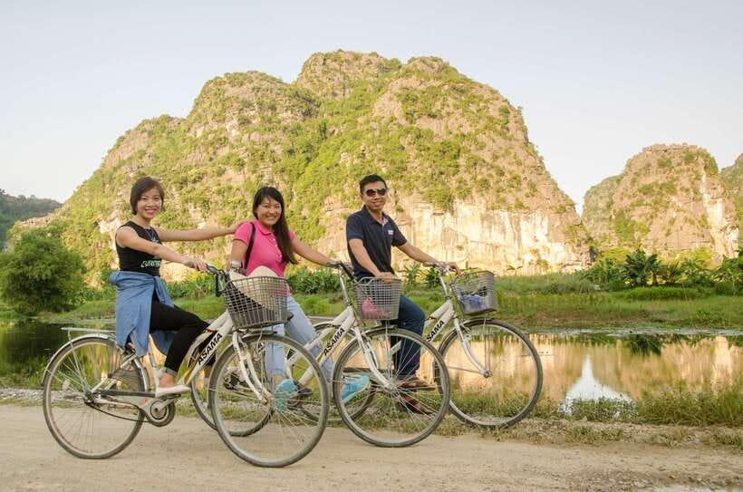 From Hanoi: Hoa Lu/Bai Dinh-Tam Coc/Trang An-Mua Cave Tours - Leaving Hanoi between 7:00 and 8:00