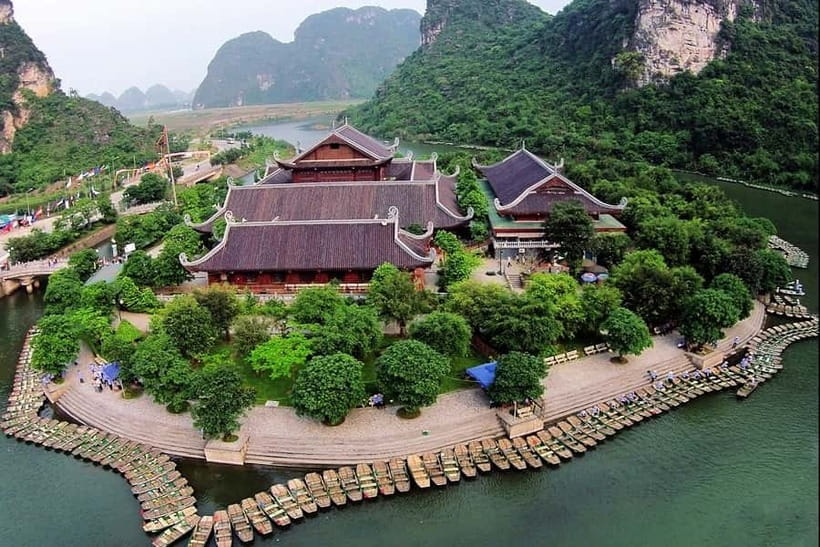 From Hanoi: Hoa Lu/Bai Dinh-Tam Coc/Trang An-Mua Cave Tours - Cycling through village roads