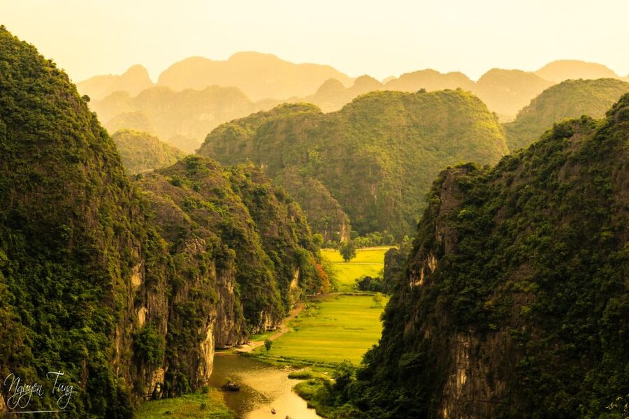 From Hanoi: Hoa Lu, Hang Mua Hike, Tam Coc Boat, and Lunch - Hoa Lu and the early Vietnamese capital