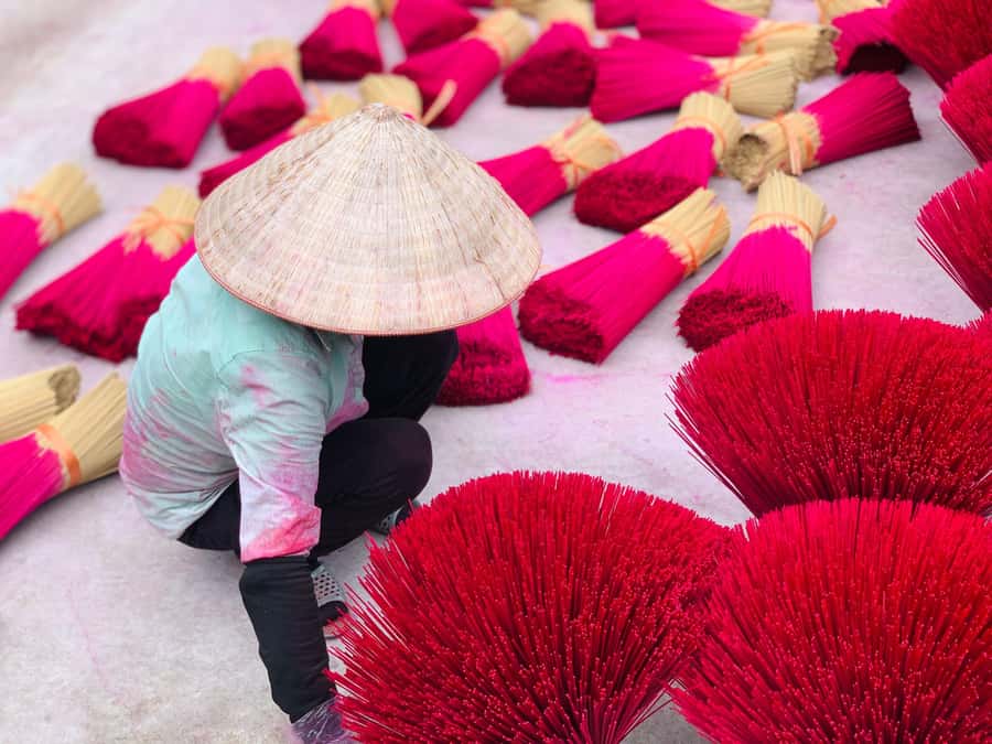 From Hanoi: Incense Village, Conical Hat and HaThai Art Tour - Guides, language, and the pace of the day