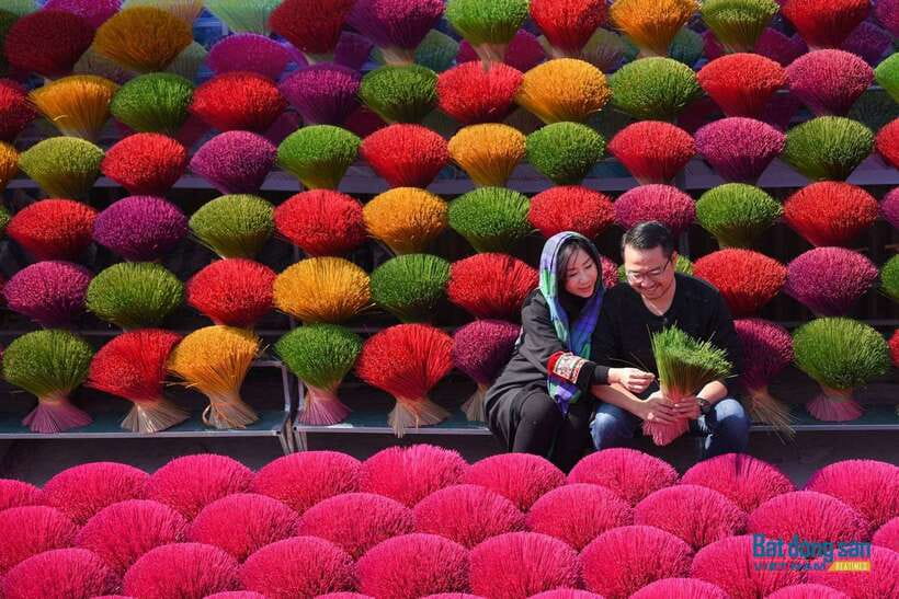 From Hanoi: Incense Village & Train Street Small Group Tour - Five things to know before you book