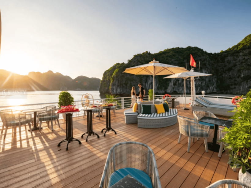 From Hanoi: Lan Ha Bay and Cat Ba Island Cruise with Lunch - Guide service and group atmosphere