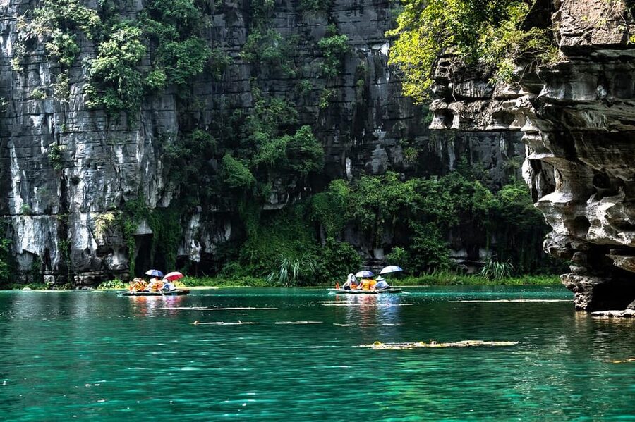 From Hanoi: Ninh Binh Bai Dinh or Hoa Lu, Trang An, Mua Cave - The long, quiet boat ride through Trang An
