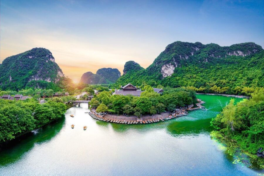 From Hanoi: Ninh Binh, Hoa Lu, Tam Coc, & Mua Cave Day-Trip - Mua Cave and the 500-step challenge