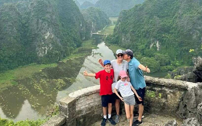 From Hanoi/NinhBinh: HoaLu-Bai Din- TrangAn- MuaCave-BichDon - Bai Dinh Pagoda: impressive scale, limited time