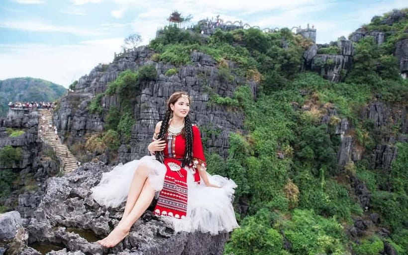 From Hanoi/NinhBinh: HoaLu-Bai Din- TrangAn- MuaCave-BichDon - Guides, group size, and the value of organization
