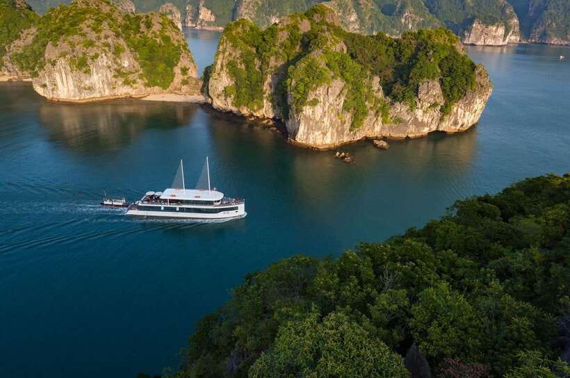 From Hanoi or Halong: Halong Bay Day Cruise - Swimming in a quiet Lan Ha Bay cove